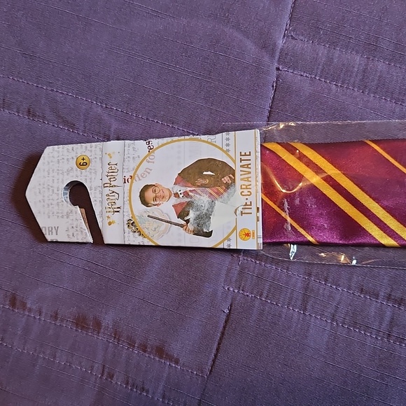 Harry Potter Gryffindor tie - Picture 2 of 3